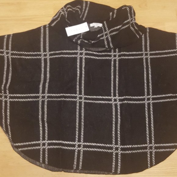 New Fever Poncho Sweater Window 2 Sizes S-M & L-XL - Picture 2 of 4